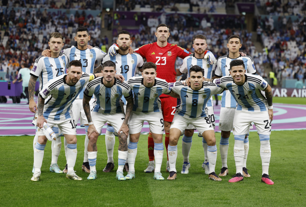 打进精彩世界波+头球破门，马杜埃凯当选欧冠本周最佳球员（轰进世界波并头球建功，马杜埃凯荣膺欧冠本周最佳）