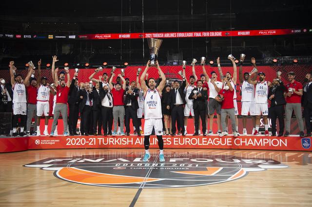 掘金约基奇末节爆发豪取三双（掘金约基奇末节发威轰下三双）