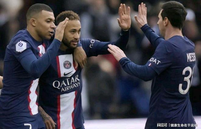 世体：诺坎普施工工人中出现一例肺结核，大约50人发起了抗议（世体：诺坎普工地曝出一例肺结核，约50人发起抗议）