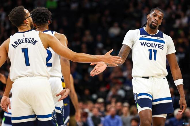 NBA球员交易动态及球队影响（NBA交易动向与各队影响解析）