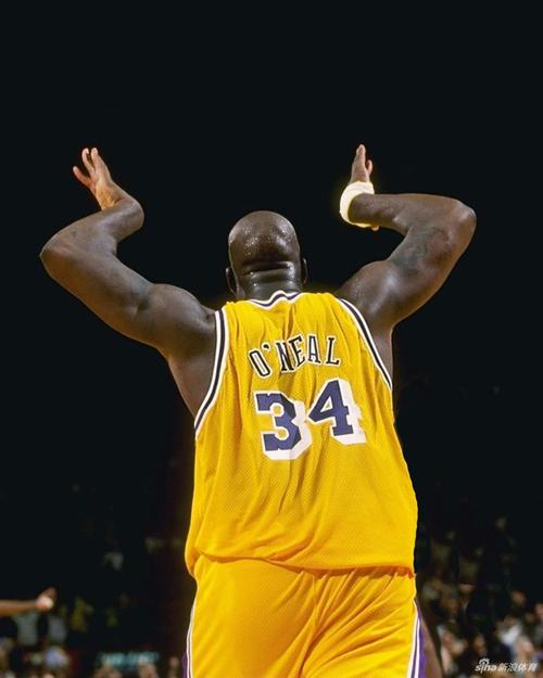 顶着防守也能进，这是神？（硬抗防守依然命中，他是神吗？）