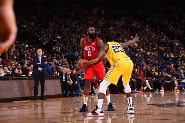 徐正源刚跟蓉城续约，就钦点斯坦丘和巴尔加斯转会入队，引发热议（续约刚落定，徐正源即点名引援斯坦丘、巴尔加斯，掀起热议）