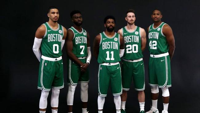 手感不错！杨瀚森首节空接+勾手+三分，得到10分2板1助（手感火热！杨瀚森首节空接、勾手、三分齐开，砍下10分2板1助）