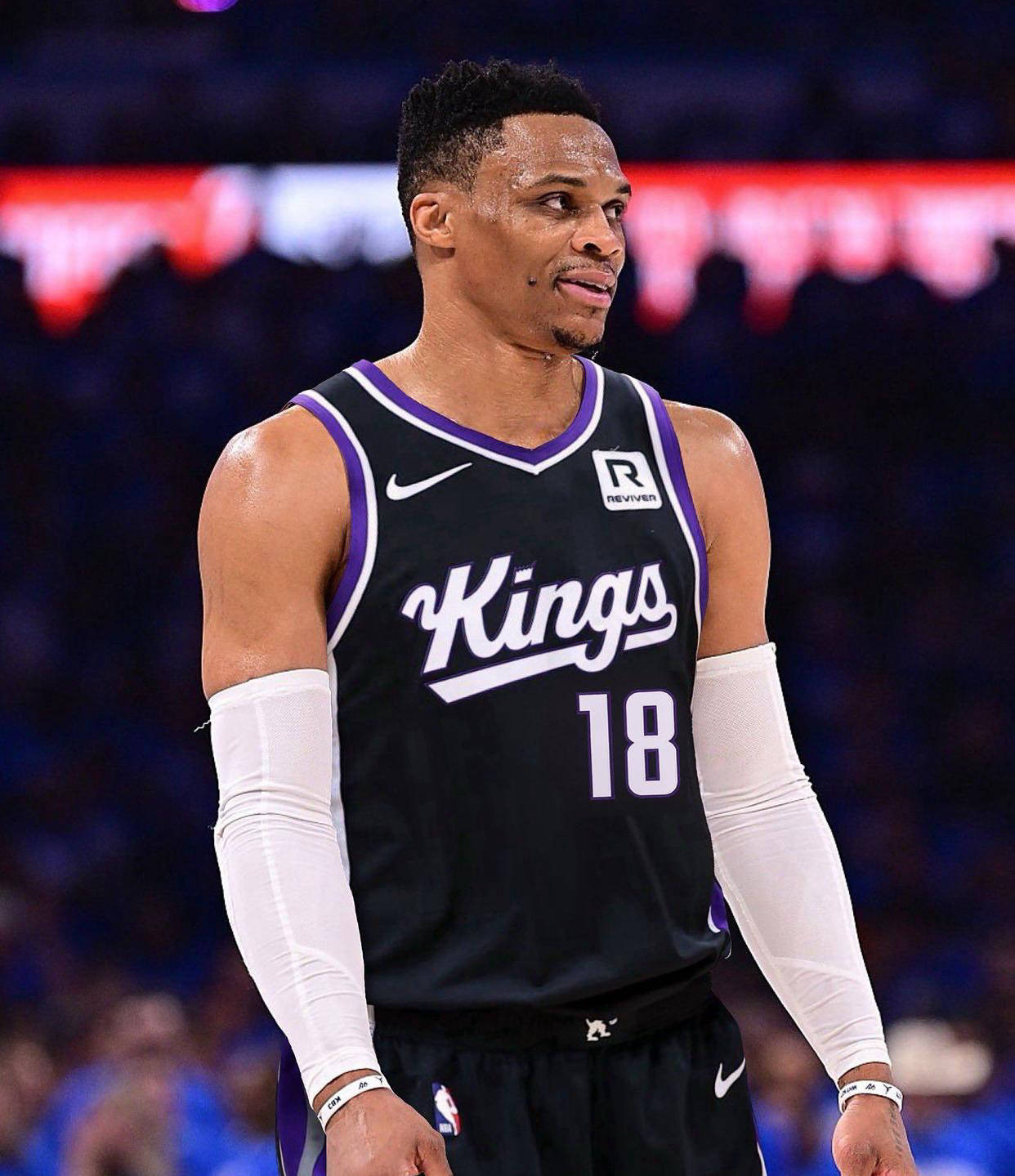 罗德里戈抗议裁判判罚：你必须尊重我们，看看你在哪里（罗德里戈质疑判罚怒斥裁判：请尊重我们，看看你的位置）